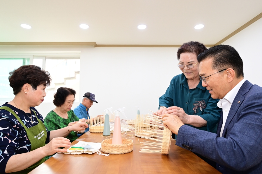 개방형 경로당 방문 사진